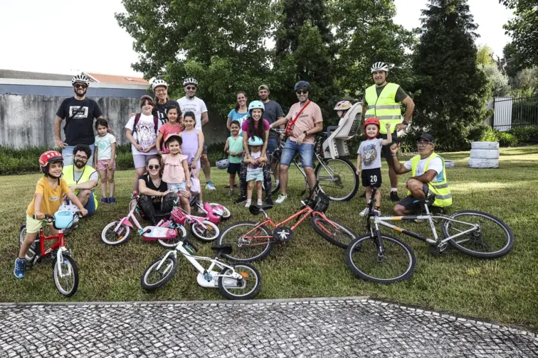 Crianças pedalam até à escola em Condeixa-a-Nova 